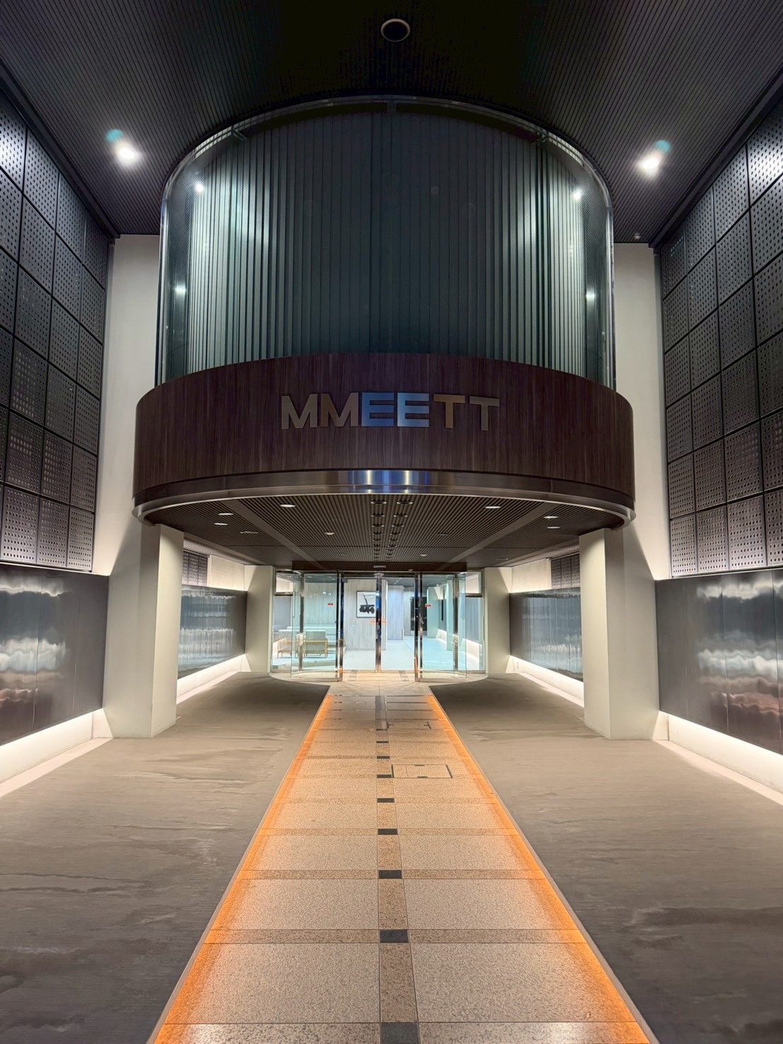 MMEETT Today Japan大阪本社エントランス